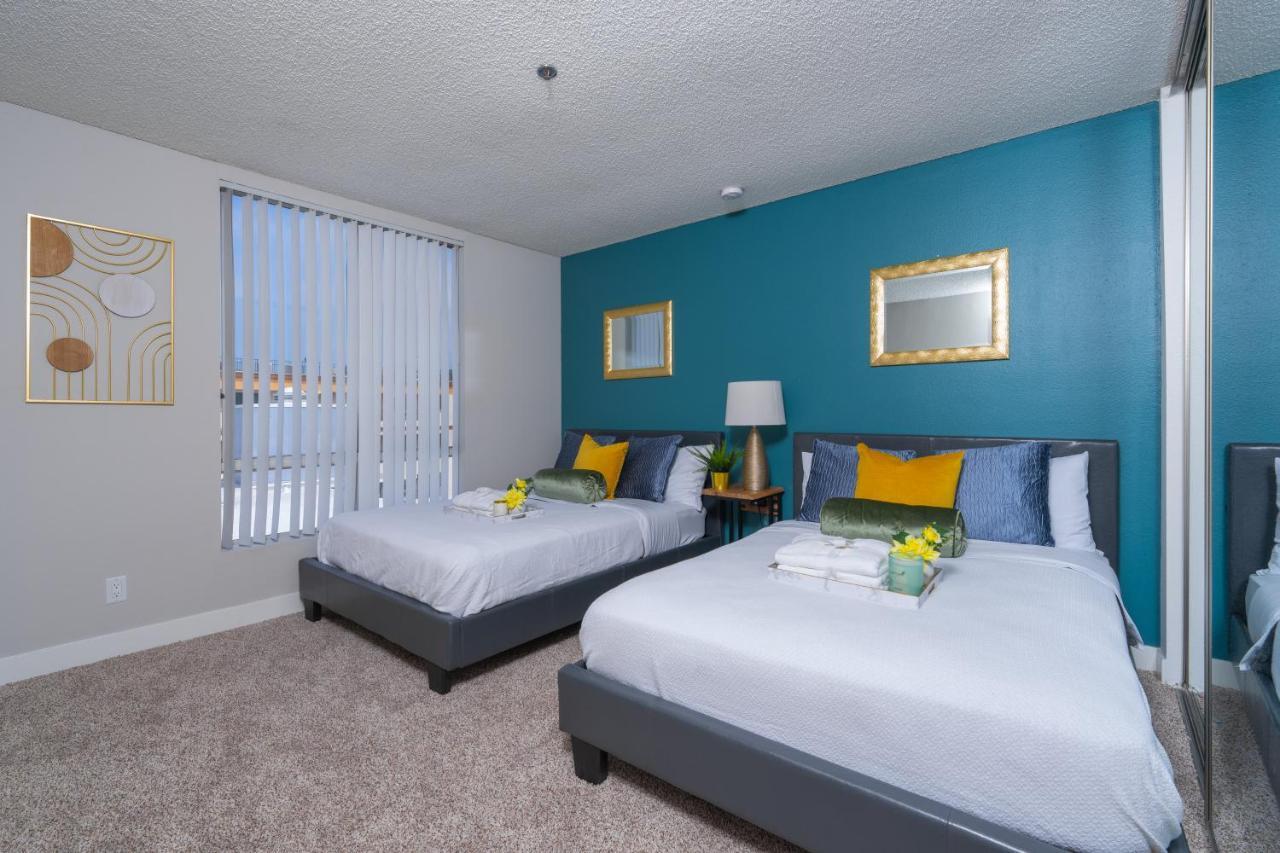 Universal 8 Min Drive Two Bedroom With Free Parking Apartamento