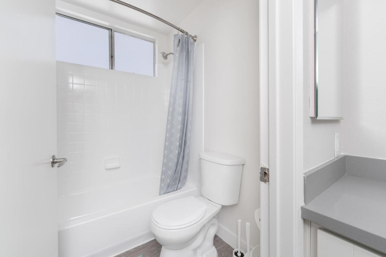 Apartamento Universal 8 Min Drive Two Bedroom With Free Parking *